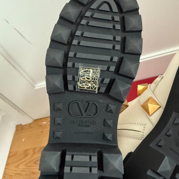 NWT Valentino Garavani Combat Boots Calfskin Leather Gold-tone Studs Sz 36 - Picture 12 of 12